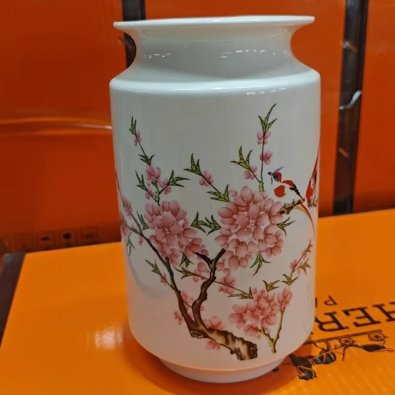 24.景德镇陶瓷水点桃花瓶