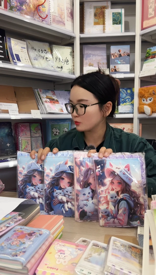 优萃32K蕾丝PU磁扣本猫咪少女 随机图案2本