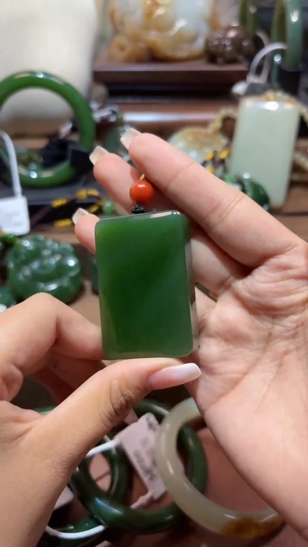 颈饰未镶嵌和田玉（碧玉）1