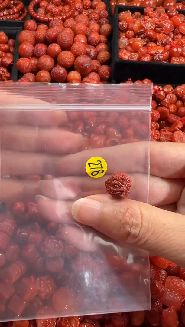 南红玛瑙未镶嵌颈饰1