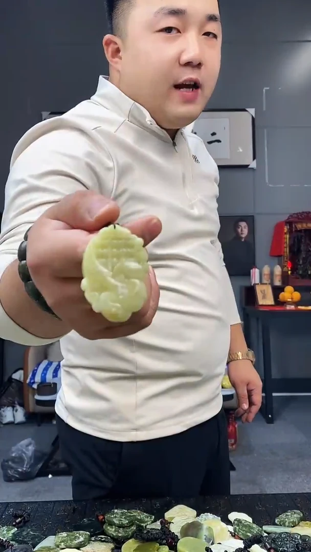 未镶嵌蛇纹石玉其他天然岫玉（多样性发其中之一）