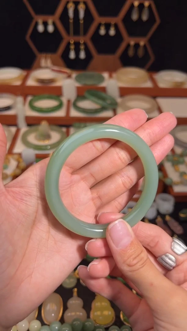 未镶嵌手镯和田玉精品