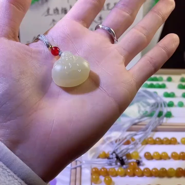 和田玉         吊坠