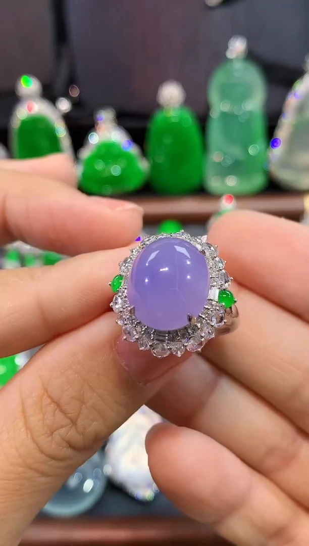 18K金镶嵌戒指翡翠戒指