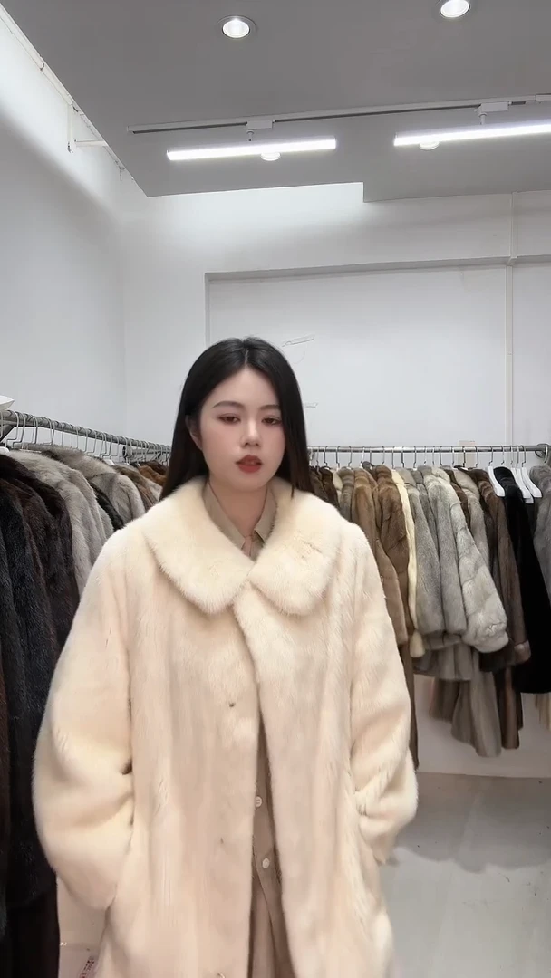 小橙子皮草直播间