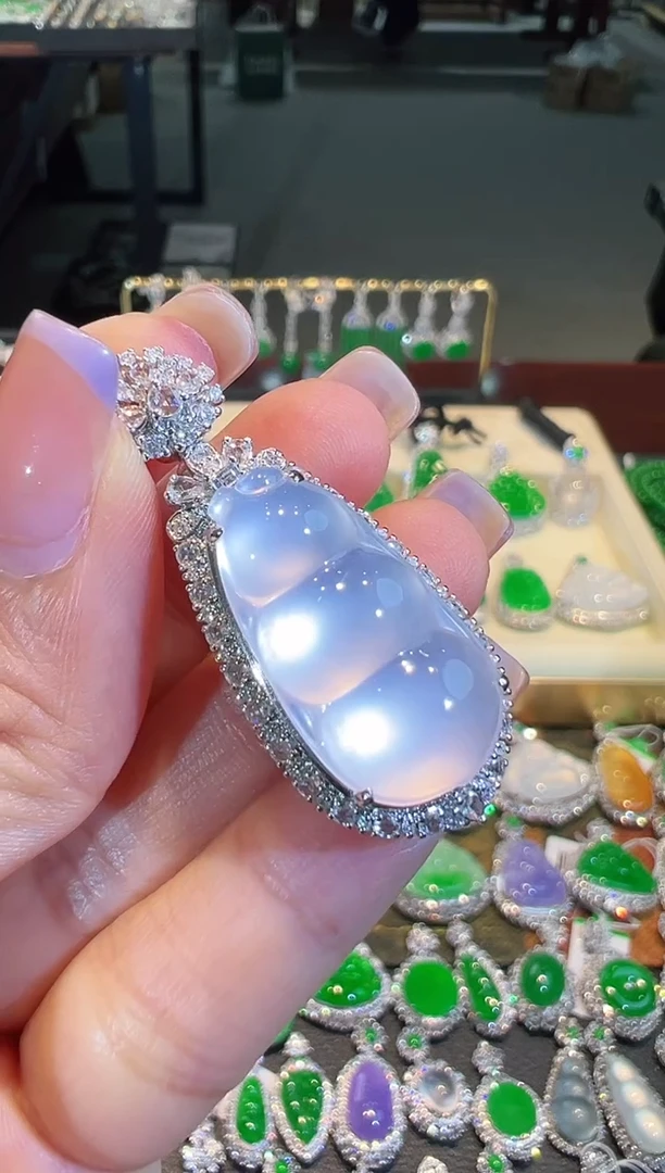 【闪购商品】翡翠吊坠(不含链)18K金镶嵌翡翠