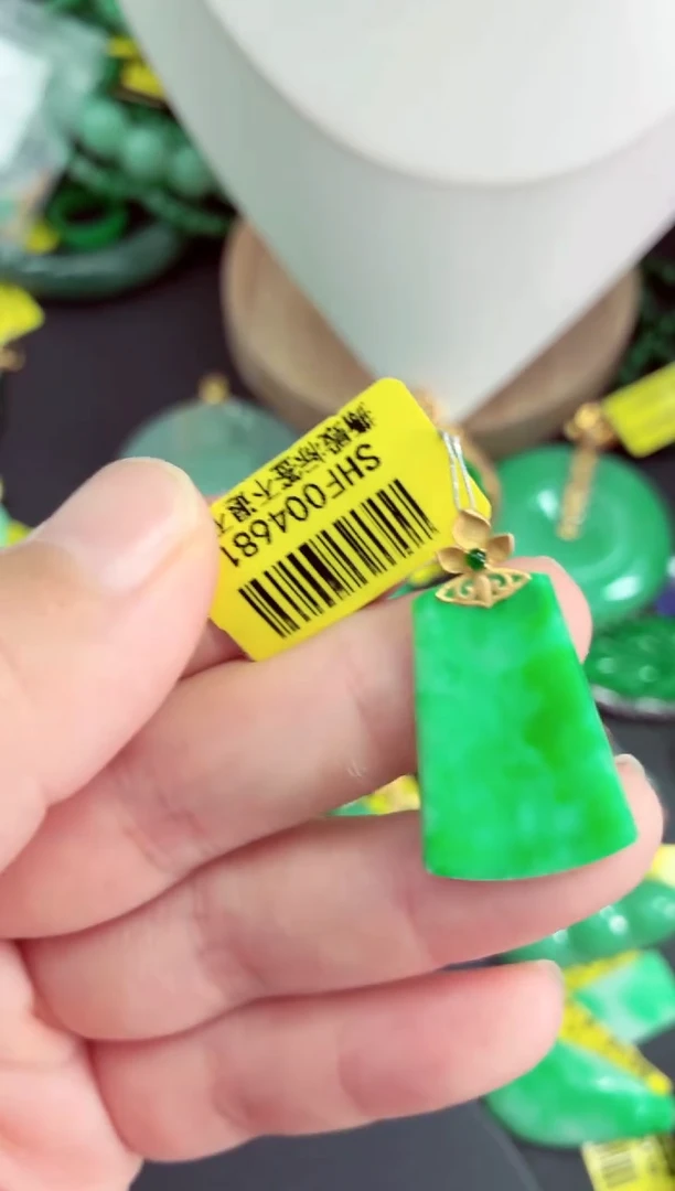 吊坠(不含链)18K金镶嵌翡翠挂件