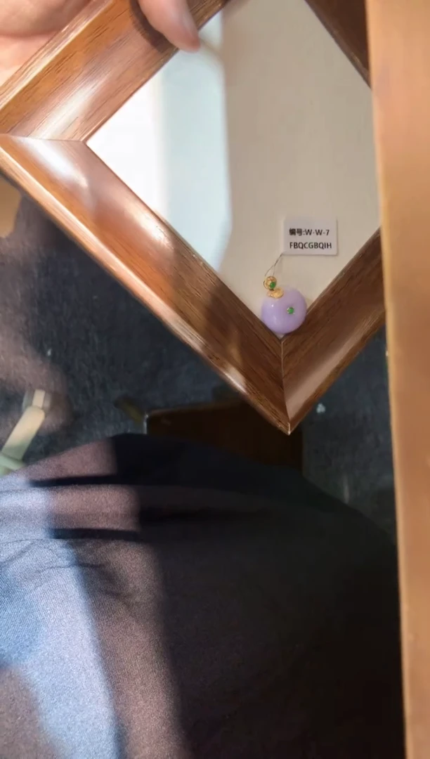 颈饰18K金镶嵌翡翠平安扣