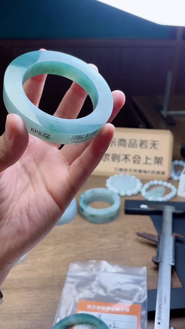 定制翡翠手镯未镶嵌定制