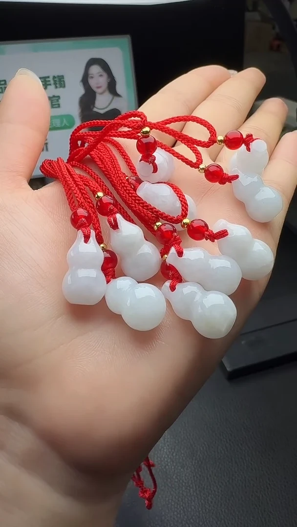 颈饰未镶嵌翡翠葫芦吊坠多样性发一