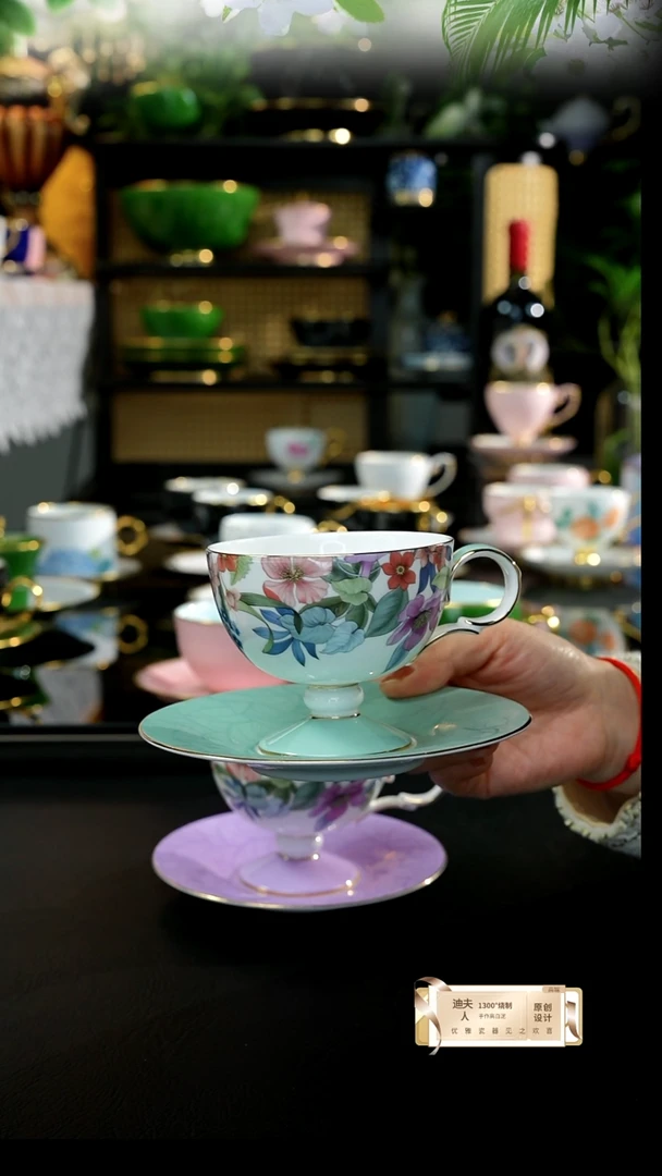 花扬、绿色杯碟----------