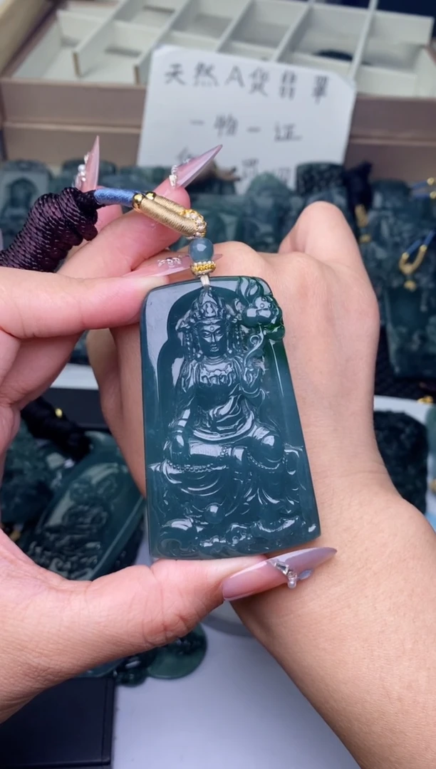 颈饰未镶嵌翡翠