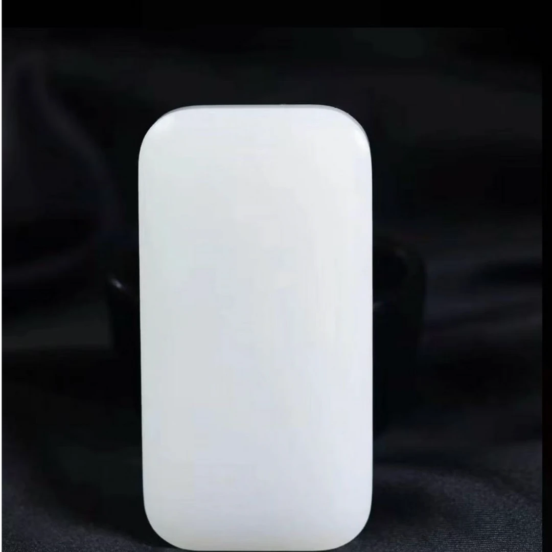 新疆和田玉无事牌吊坠