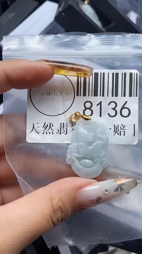 吊坠(不含链)未镶嵌翡翠8136