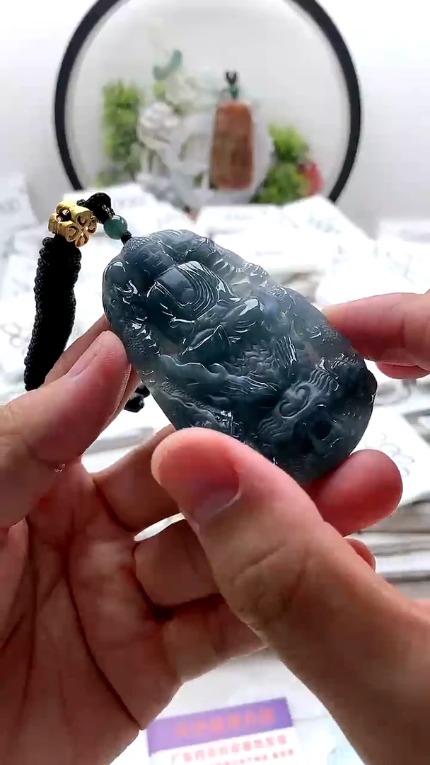 颈饰未镶嵌翡翠大日如来