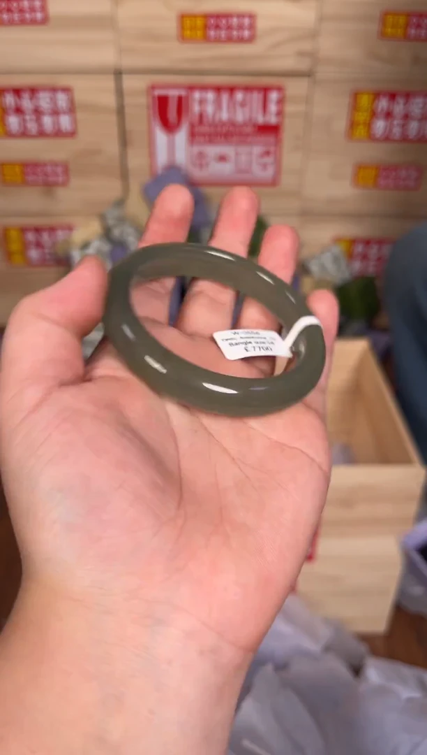 未镶嵌手镯石英质玉W0556