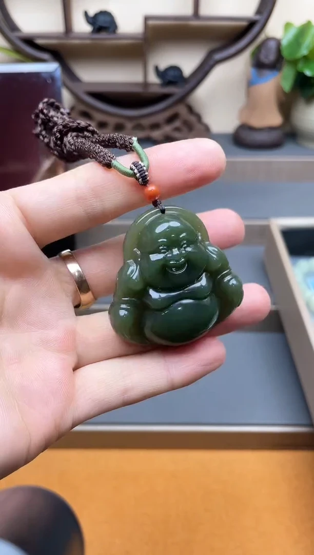 颈饰未镶嵌和田玉吊坠