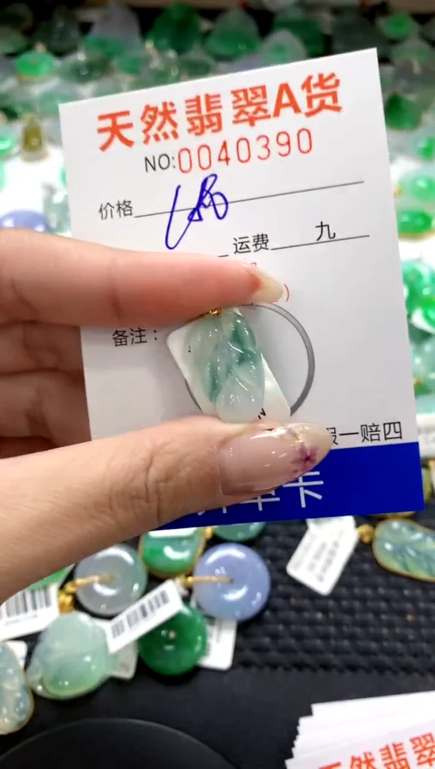 翡翠18K金镶嵌颈饰1