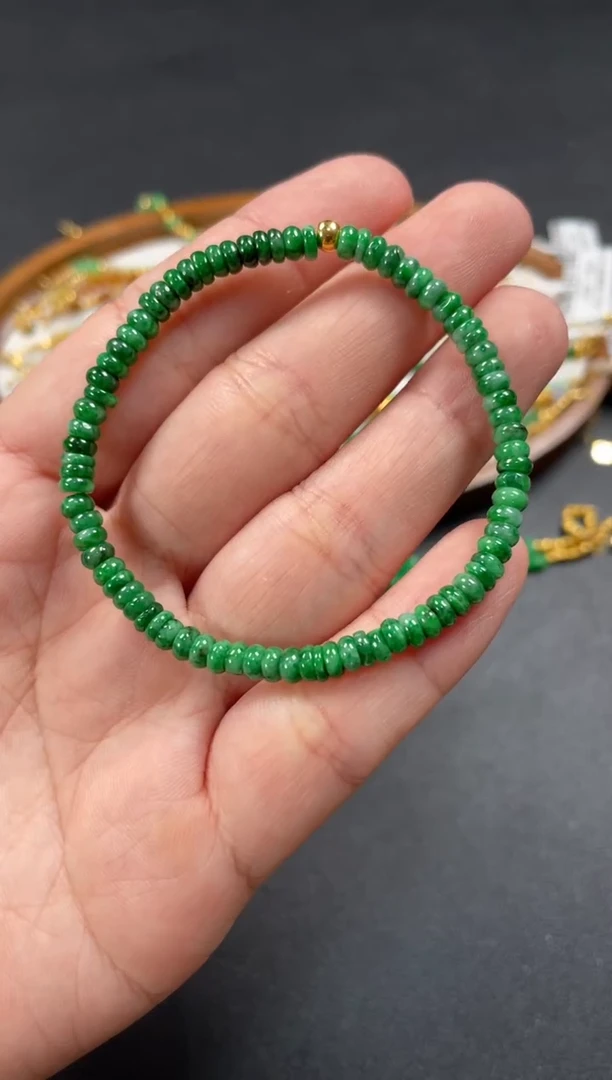 套链足金镶嵌翡翠一个  P113