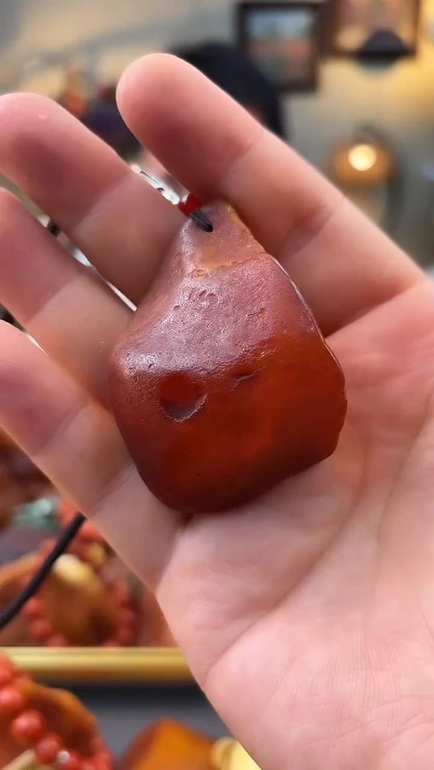 未镶嵌颈饰琥珀吊坠