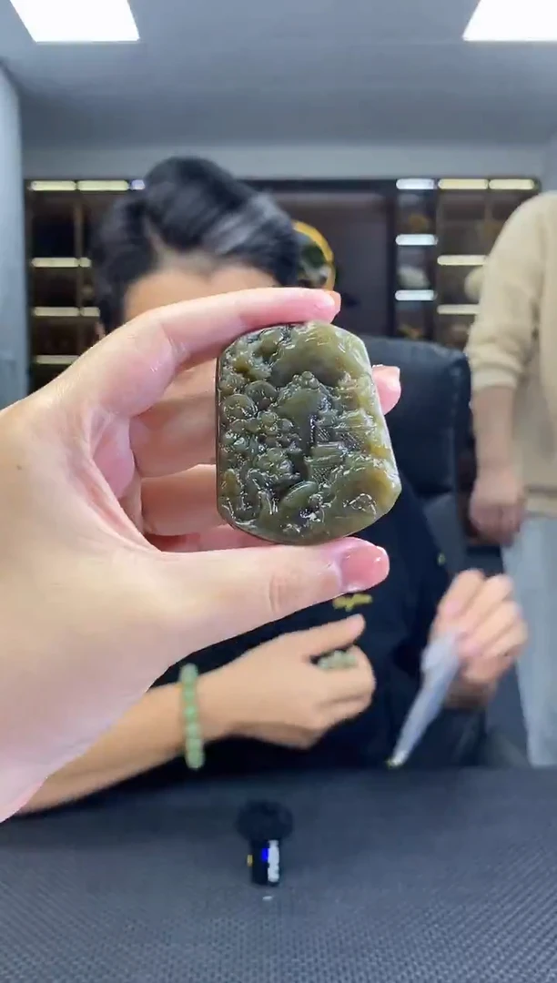 颈饰未镶嵌和田玉山水清货1