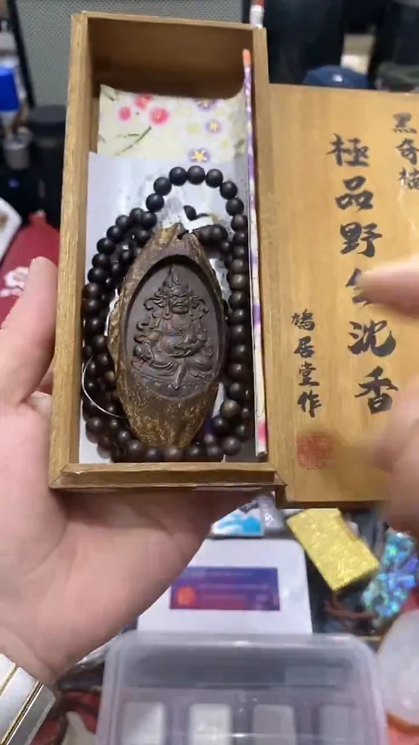 瓷片闪购商品 如图所示