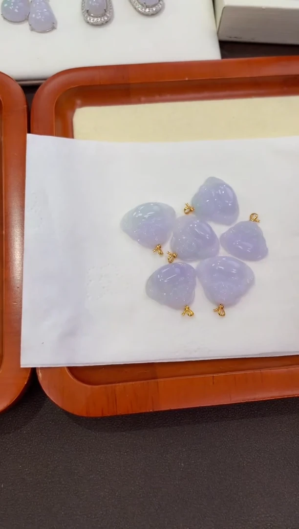 翡翠18K金镶嵌颈饰天然缅甸a货翡翠(多样性发其一