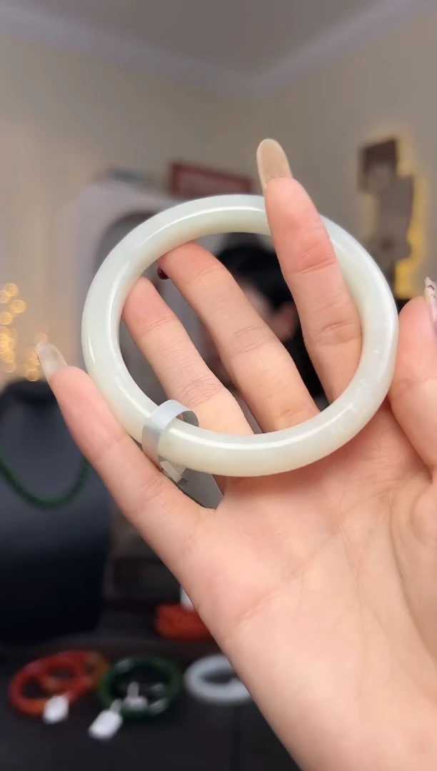 颈饰未镶嵌和田玉S18-61MM10*8.5MM结构一般