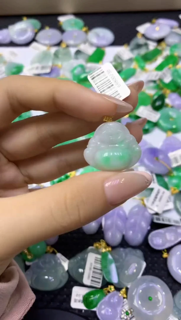 颈饰18K金镶嵌翡翠天然缅甸翡翠A货