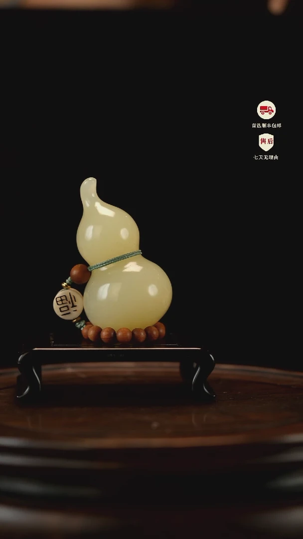 云南石竹叶青雕刻：手捻福禄手把件摆件
