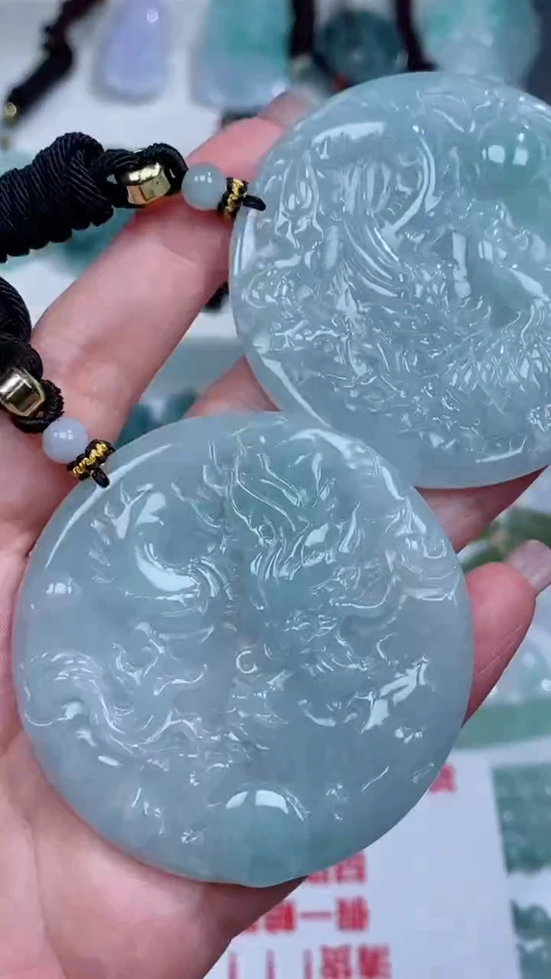 翡翠未镶嵌颈饰吊坠一对