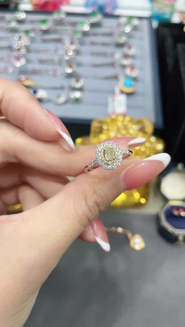 戒指18K金镶嵌钻石戒指