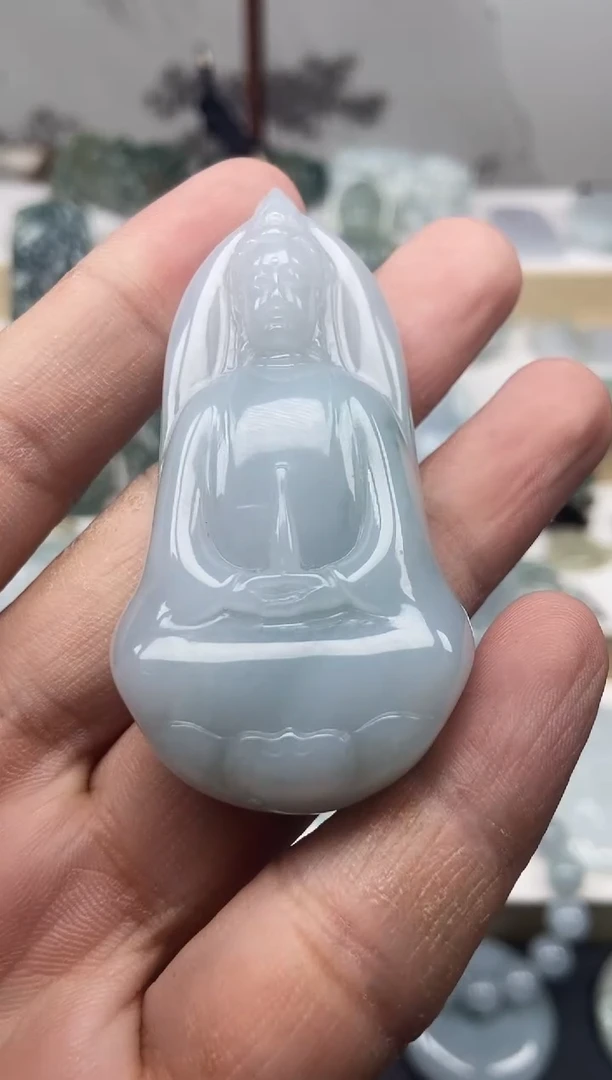 颈饰未镶嵌翡翠素衣观音