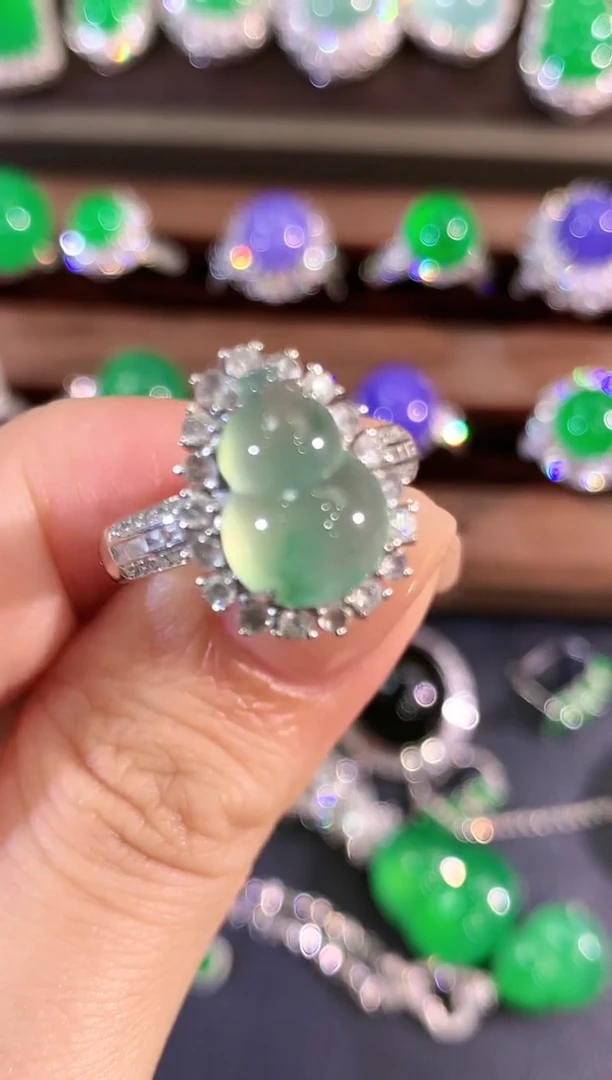 18K金镶嵌戒指翡翠a107