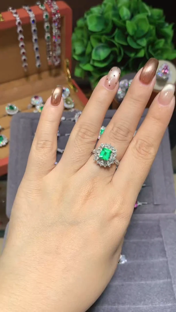 18K金镶嵌戒指祖母绿1.06ct