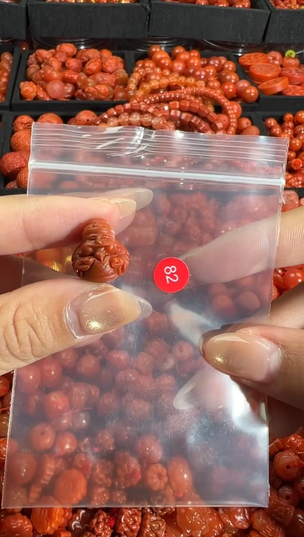 南红玛瑙未镶嵌颈饰1
