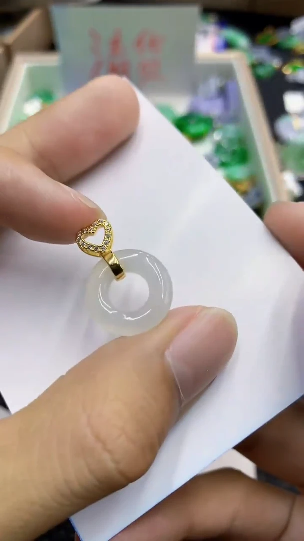 翡翠未镶嵌吊坠(不含链)1