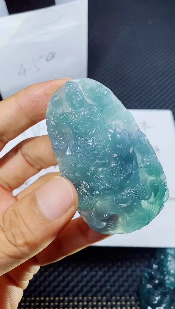 翡翠未镶嵌颈饰