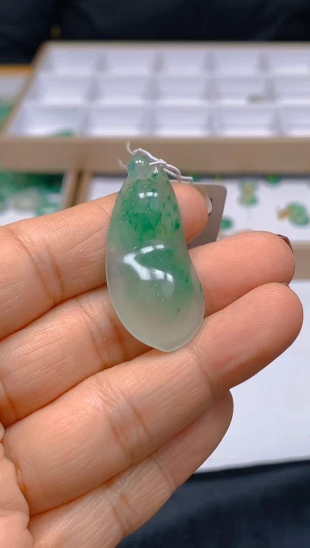 【闪购商品】石英质玉吊坠(赠链)未镶嵌冰美人非洲翠A货，冰种