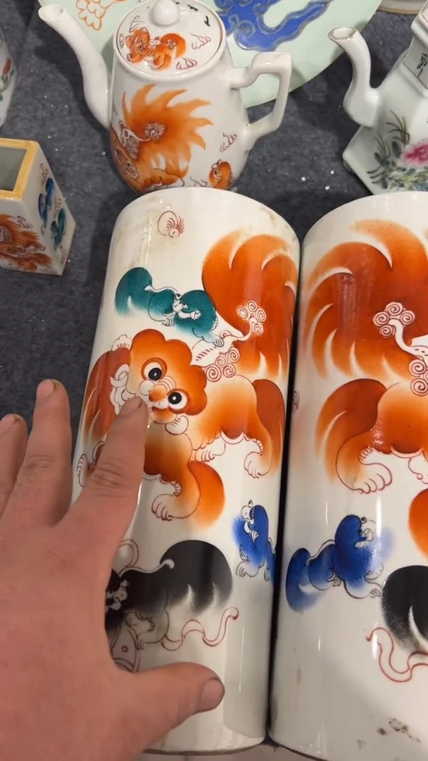 摆件瓷摆件瓷摆件五彩狮子冒桶