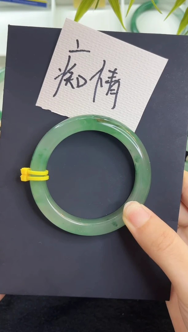 石英质玉（非洲翠）手镯未镶嵌双黄标54.8圈