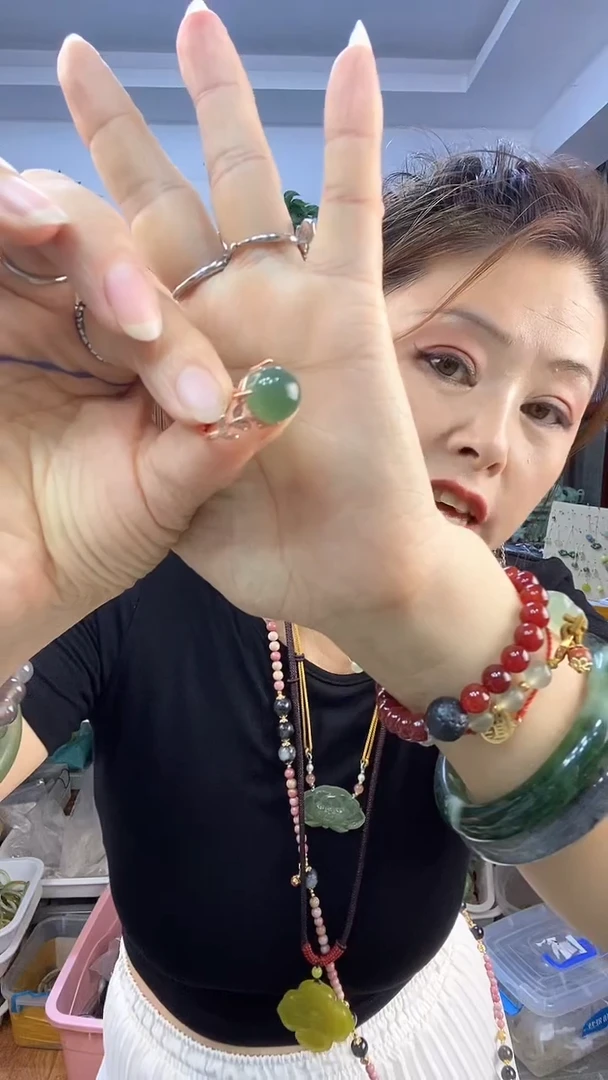 蛇纹石玉未镶嵌戒多样性发货其中之一