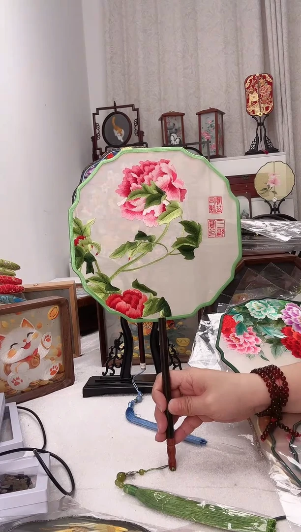 扇子苏绣作品手工团扇