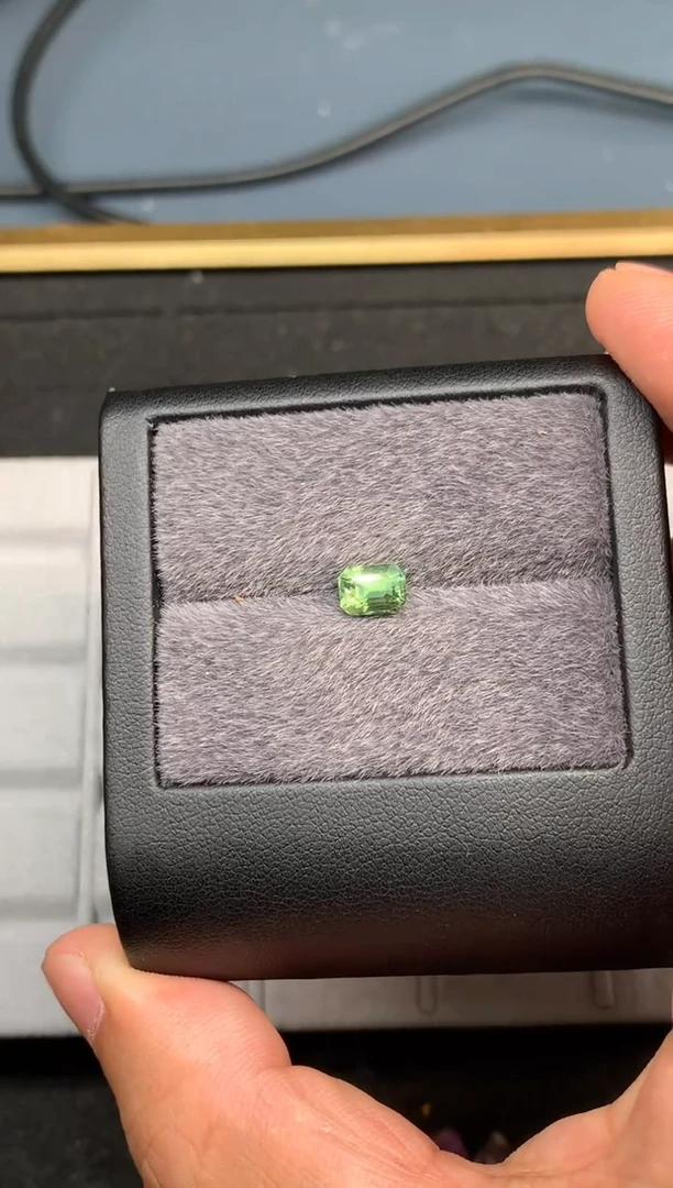 未镶嵌未镶嵌定制蓝宝石1.33克拉绿蓝宝