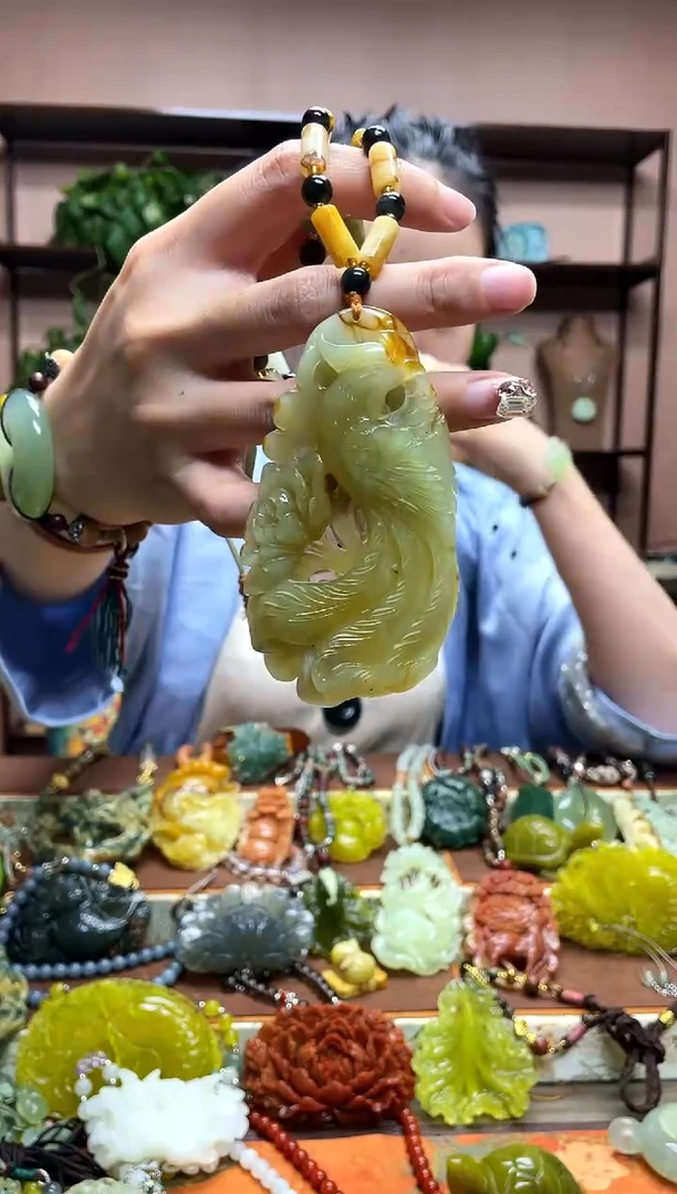 未镶嵌岫玉颈饰·