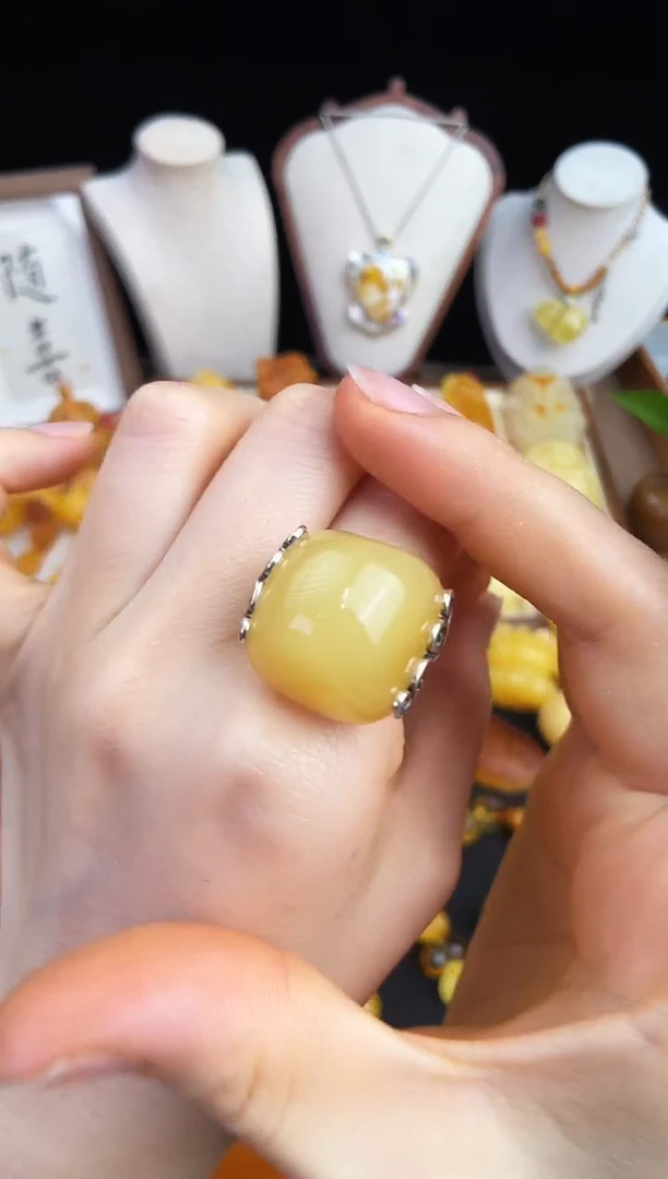 未镶嵌琥珀珠宝奇石柒月
