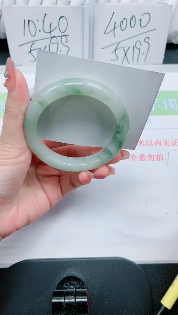【闪购商品】石英质玉手镯未镶嵌39