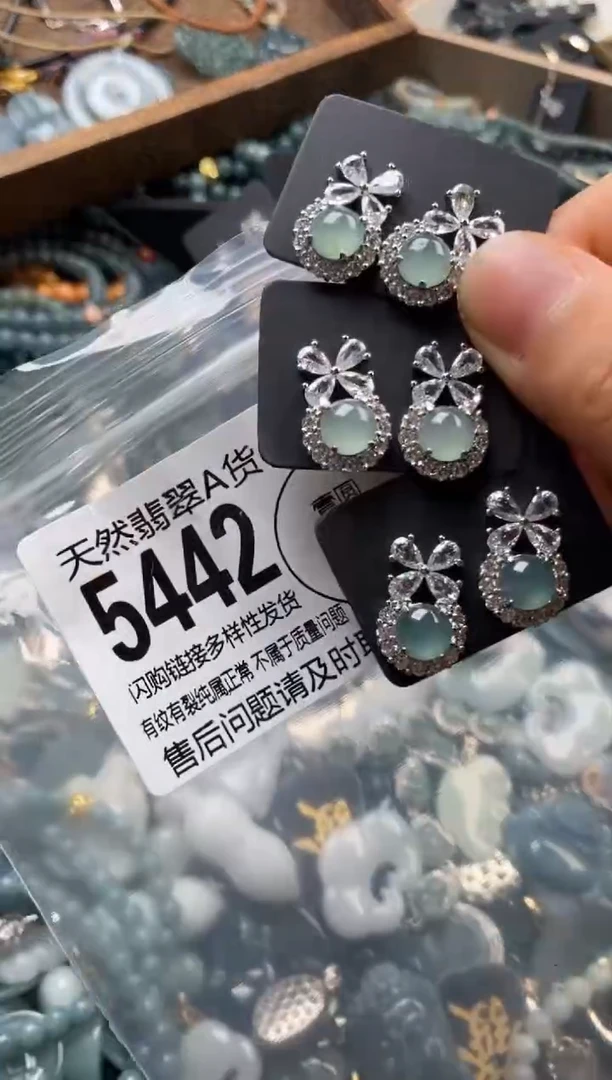 翡翠未镶嵌颈饰多样性发其一5442