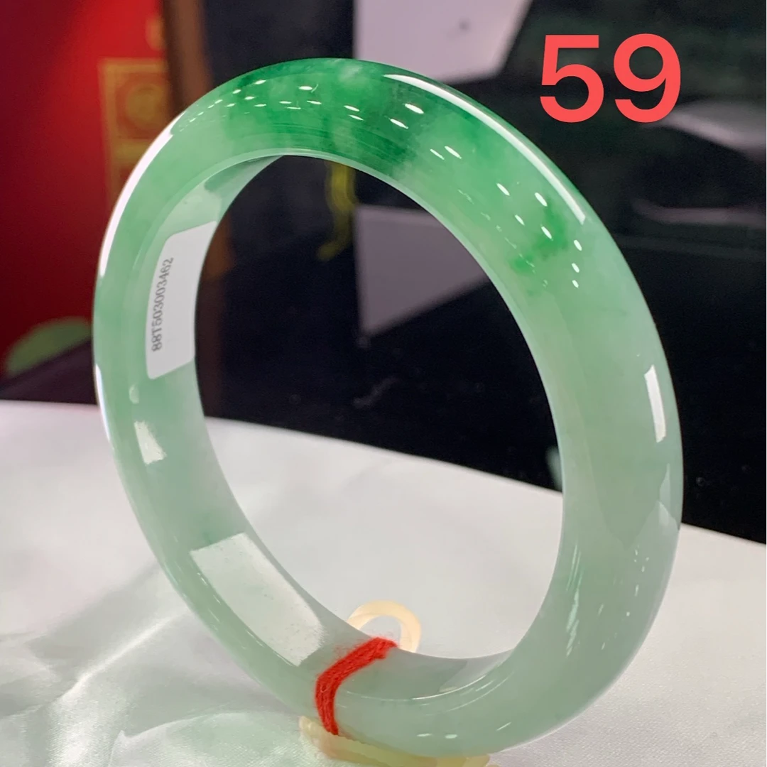 天然缅甸翡翠A货 ‘细腻带绿 完美