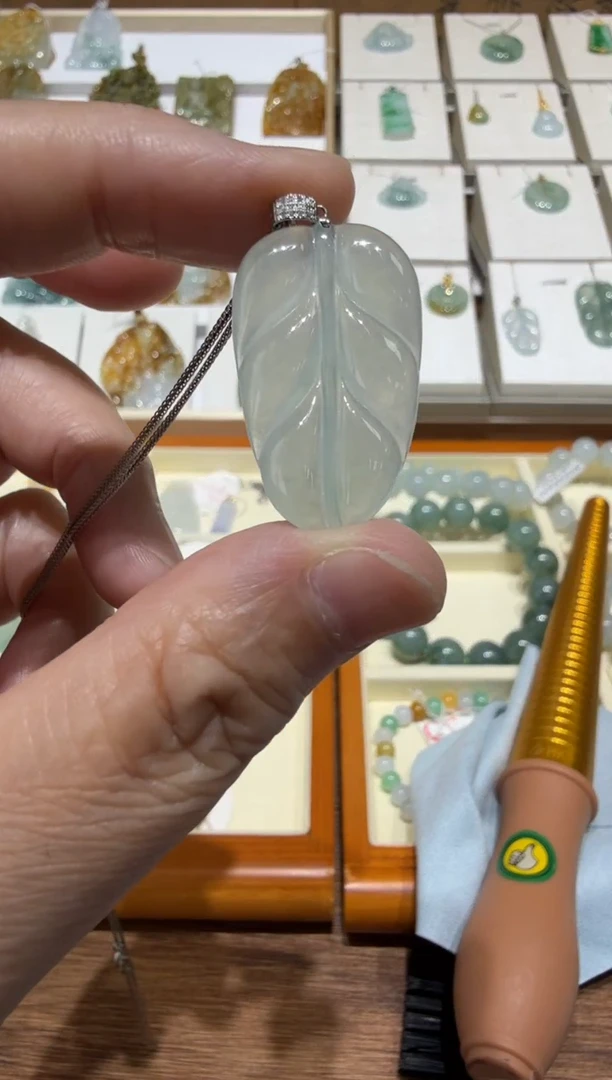 翡翠挂件18K金镶嵌A货翡翠多样性孤品